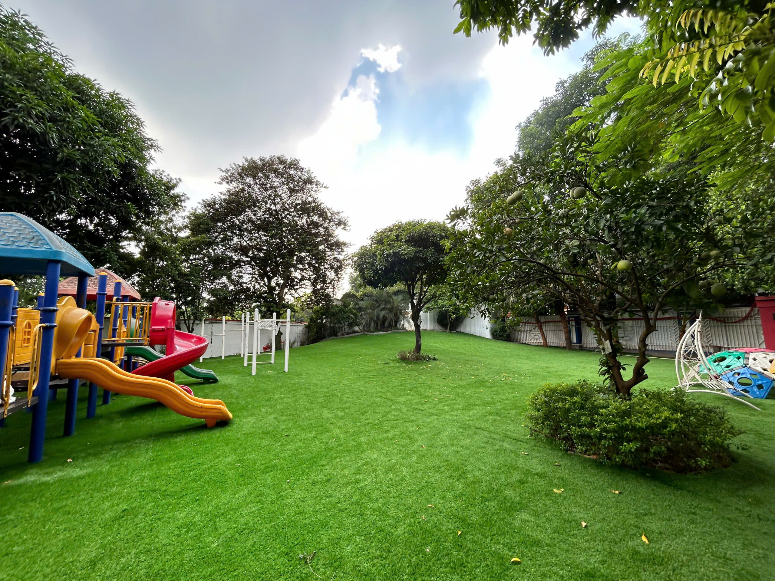 Sân vườn cỏ nhân tạo Trường Minh